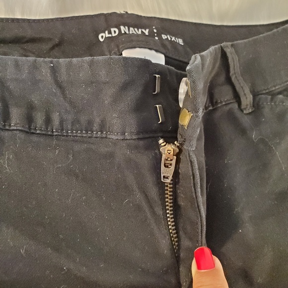 OLD NAVY BLACK PIXIE SHORTS. SIZE 6 - Picture 4 of 7